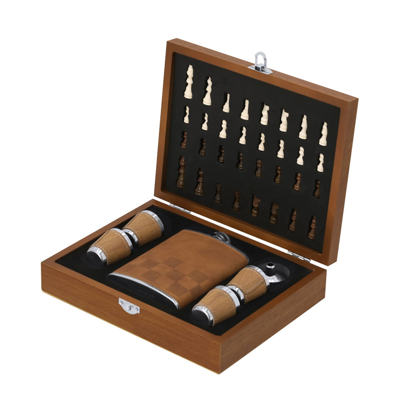 Zestaw upominkowy, piersiówka 175 ml, kieliszki 30 ml, szachy VA373